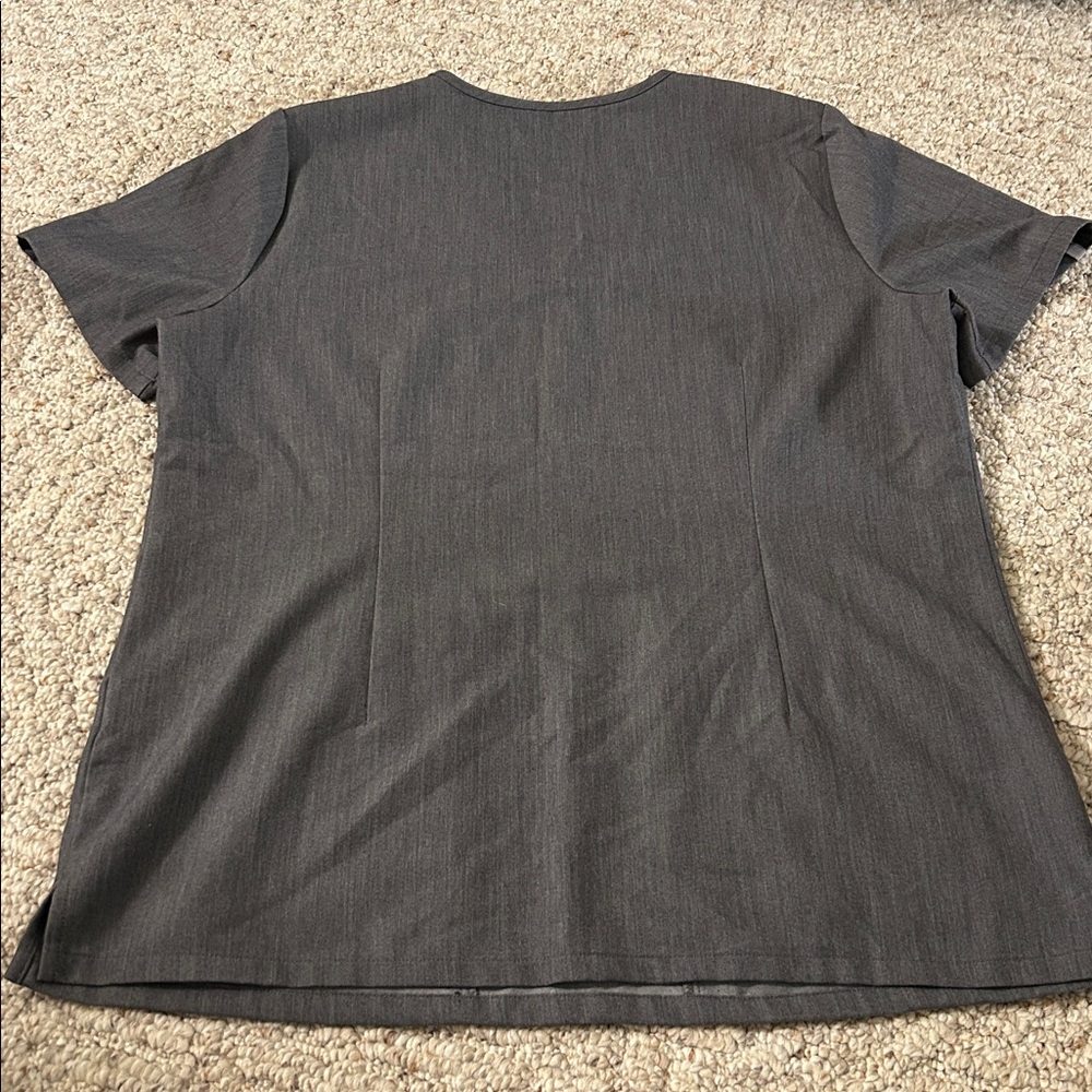 FIGS Technical Collection Scrub Top – Women’s Medium, Excellent Condition - Picture 11 of 14